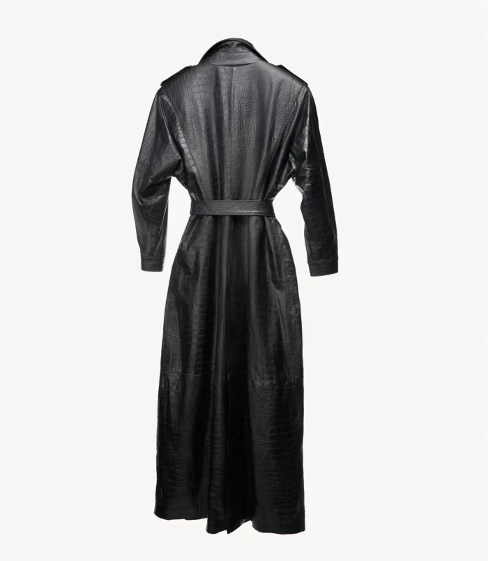 Abrigo de cuero tipo croco largo negro ICONO 13 Barmont estilo gabán con cinturón